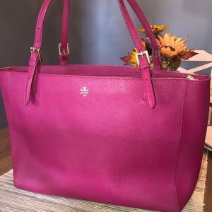 Authentic Tory Burch medium sized tote bag.